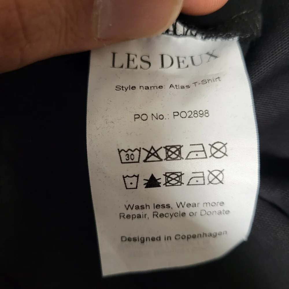 Les‎ Deux Atlas T-Shirt Mens Small Black Legacy Court Graphic Crew Neck NWT
